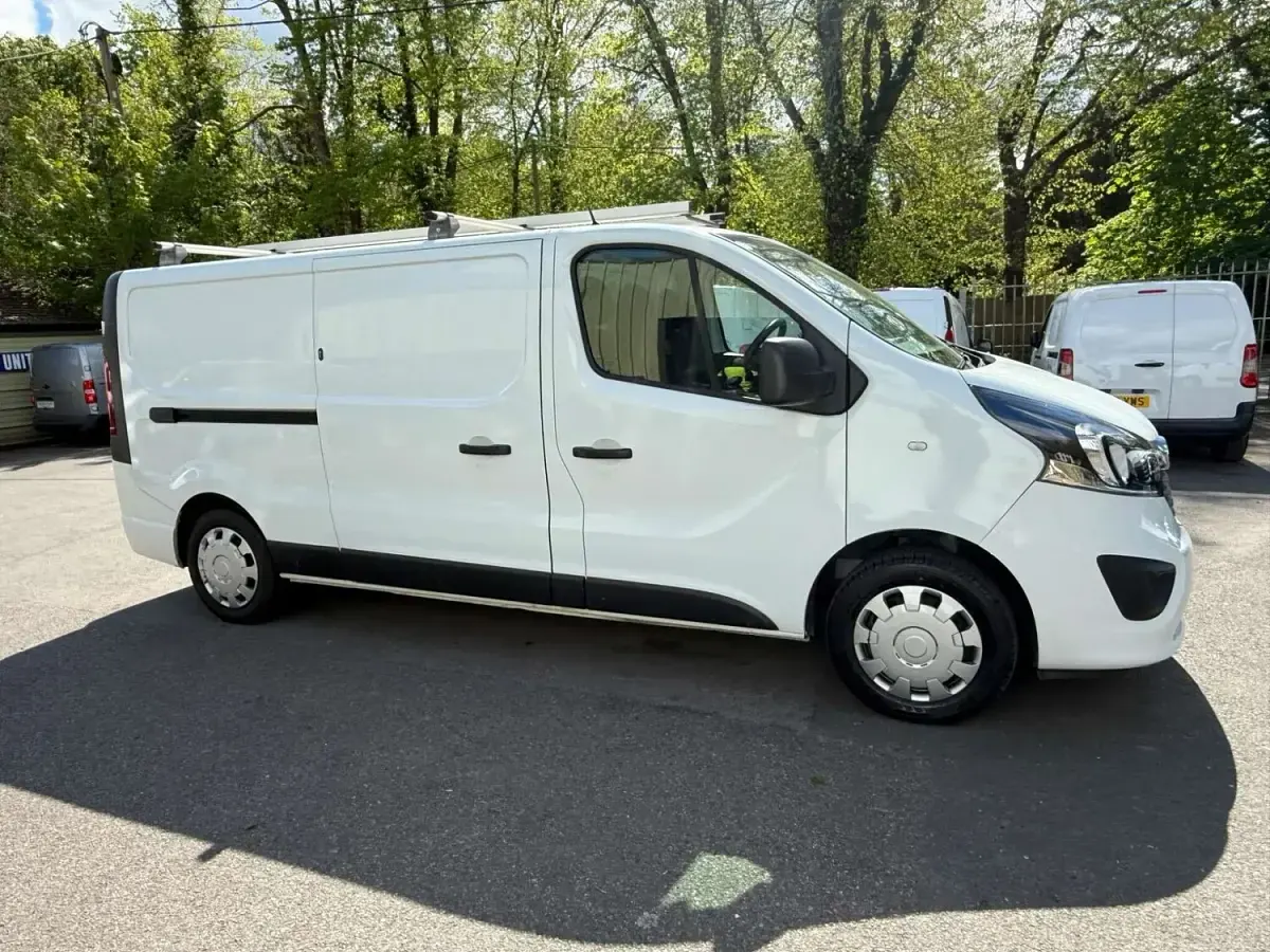 Usado Vauxhall Vivaro Sportive 125 HP (91 kW) 2019 Branco Monovolume
