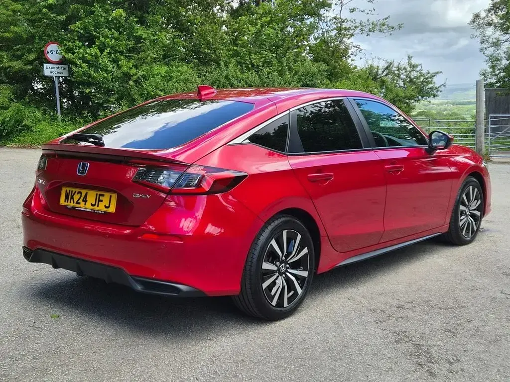 Used Honda Civic Elegance 184 HP (135 kW) 2024 Red Hatchback