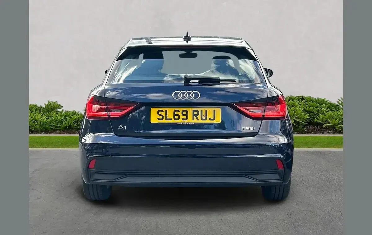 Used Audi A1 Design 94 HP (69 kW) 2019 Blue SUV