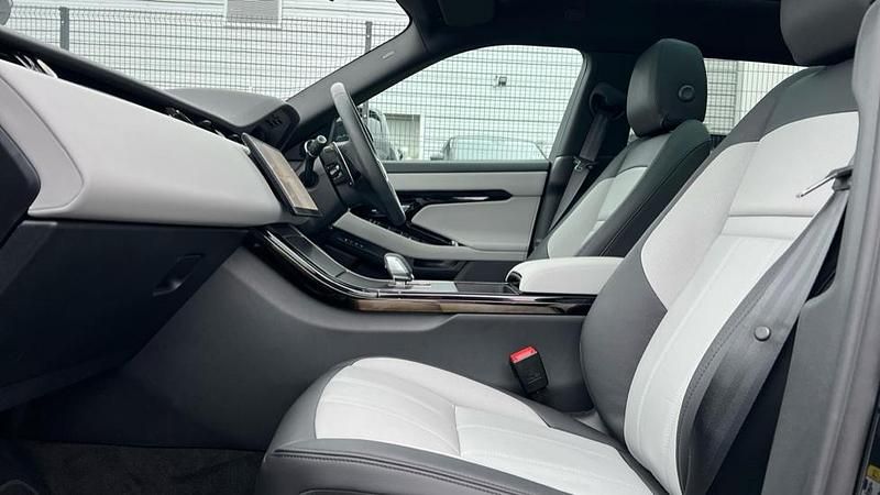 Used Land Rover Range Rover evoque SE Dynamic 204 HP (150 kW) 2025 Metallic  santorini black Hatchback