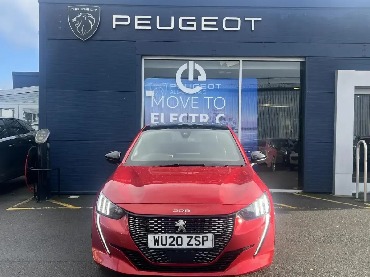 Używany Peugeot 208 GT-line 99 KM (72 kW) 2020 Czerwony Hatchback