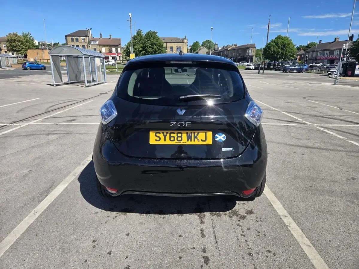 Used Renault Zoe Dynamique 80 kW (109 HP) 2018 Black Hatchback