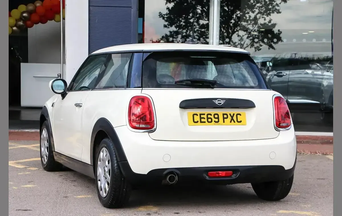 Used Mini ONE Classic 101 HP (74 kW) 2019 White Hatchback