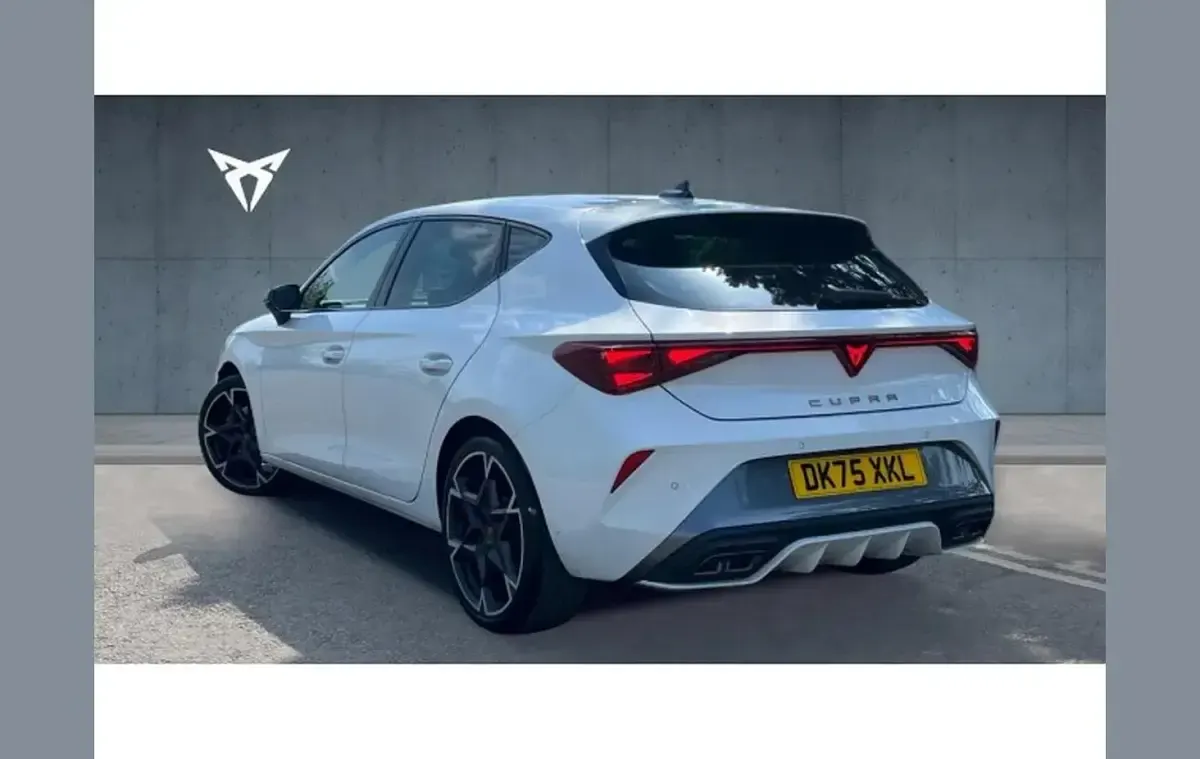Used Cupra Leon 150 HP (110 kW) 2025 White Hatchback