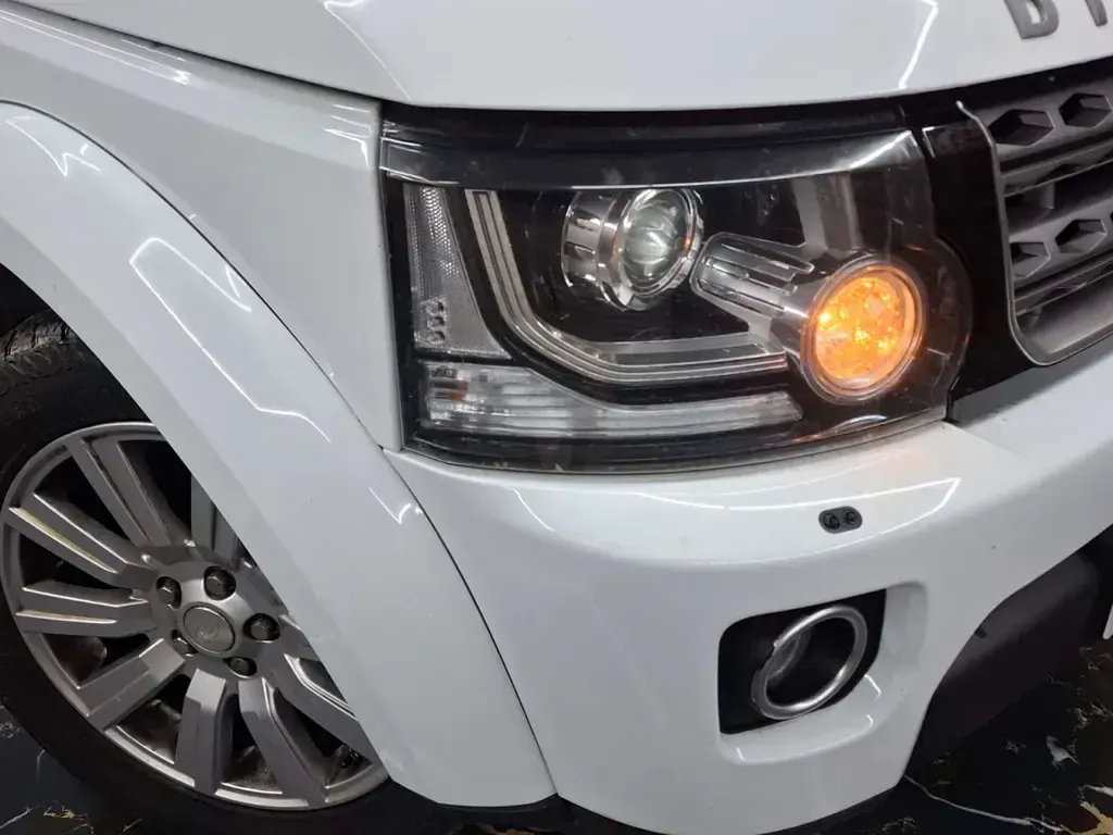Used Land Rover Discovery 4 SE 2014 White SUV