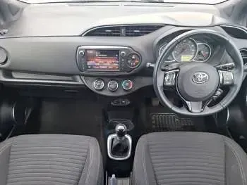 Used Toyota Yaris Design 99 HP (72 kW) 2017 Red Hatchback