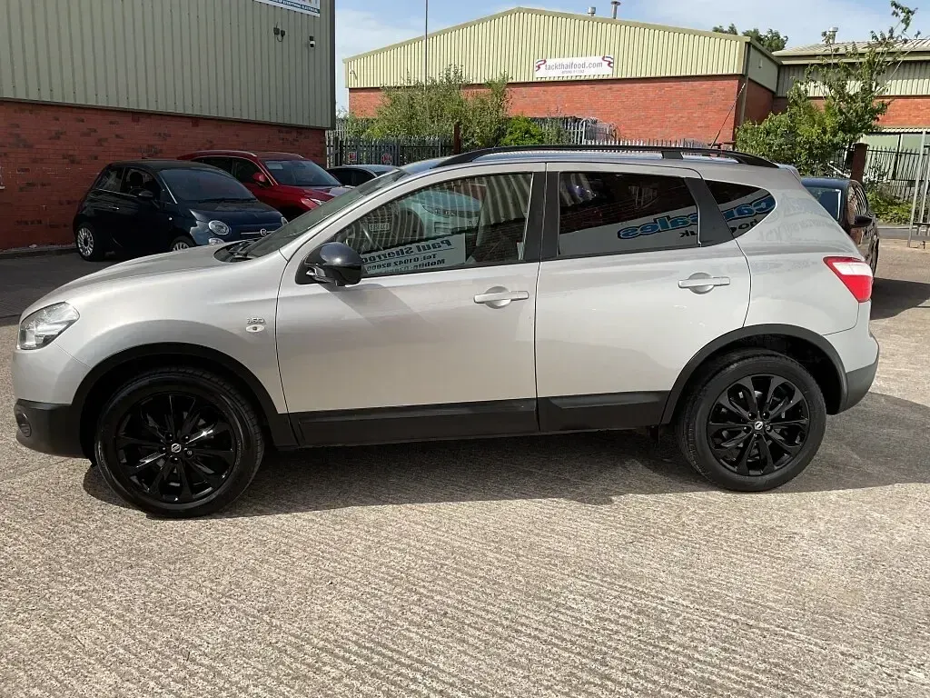 Used Nissan Qashqai 360º 117 HP (86 kW) 2013 Silver SUV