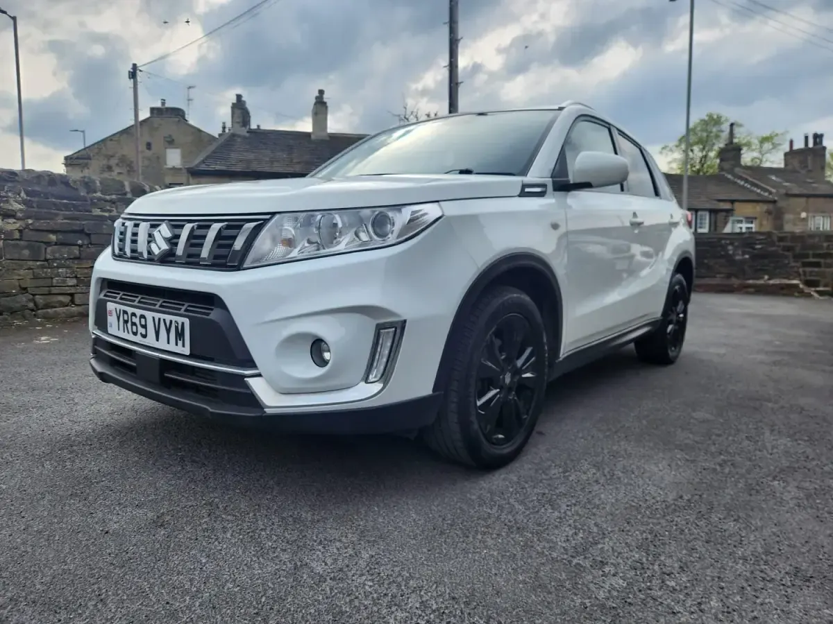 Gebraucht Suzuki Vitara SZ-T 140 PS (102 kW) 2019 Weiß SUV