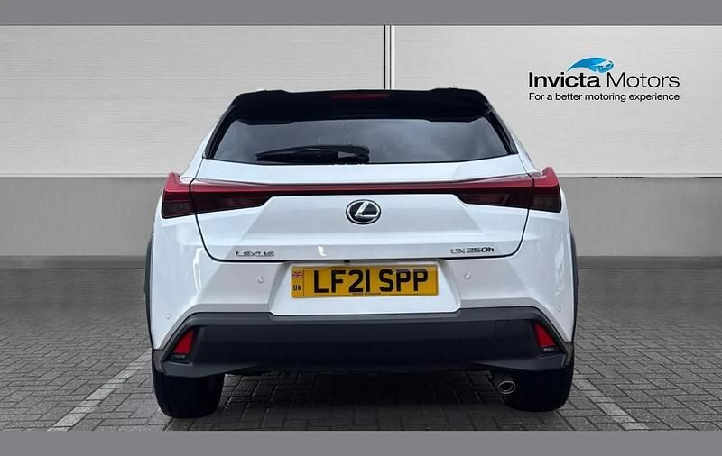 Used Lexus UX 250h 180 HP (132 kW) 2021 White SUV
