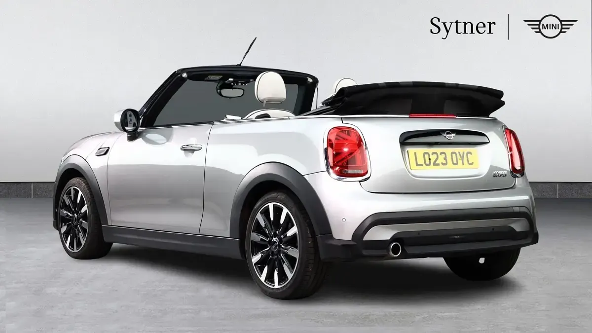 Usado Mini Cooper Exclusive 134 HP (98 kW) 2023 Prateado Citadino