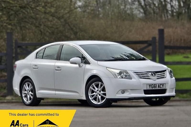Used Toyota Avensis 147 HP (108 kW) 2011 White Sedan