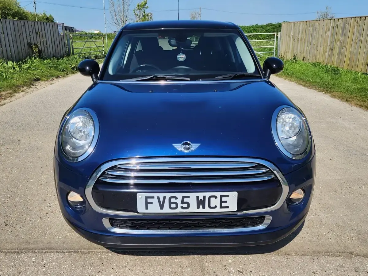 Usado Mini Cooper Hatch 136 CV (100 kW) 2015 Azul Utilitario