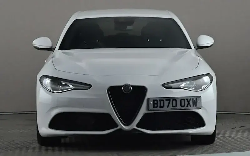 Used Alfa Romeo Giulia Edizione Speciale 190 HP (139 kW) 2020 White Sedan