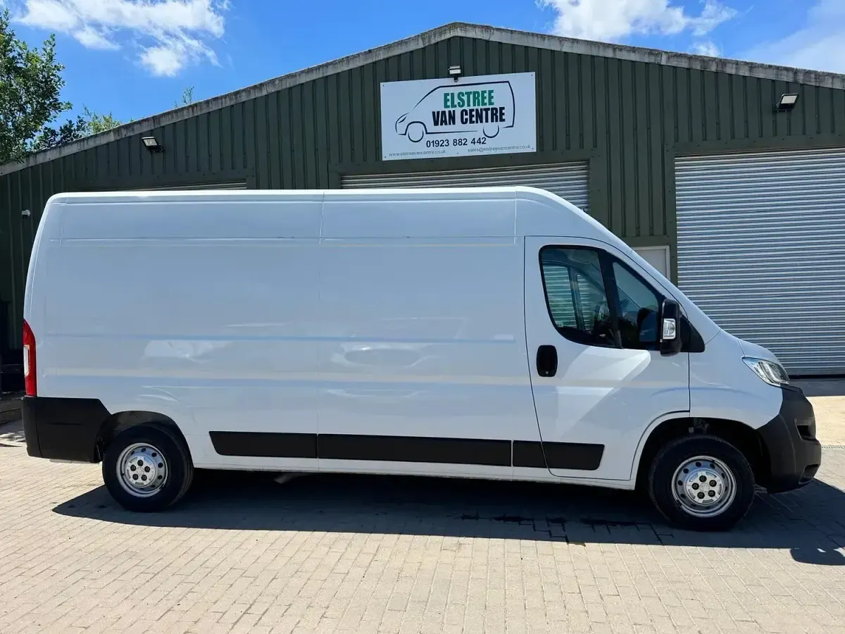 Used Vauxhall Movano S 138 HP (101 kW) 2023 White