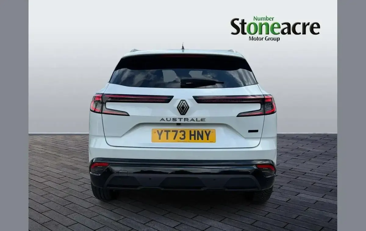 Used Renault Austral Techno 196 HP (144 kW) 2023 White SUV