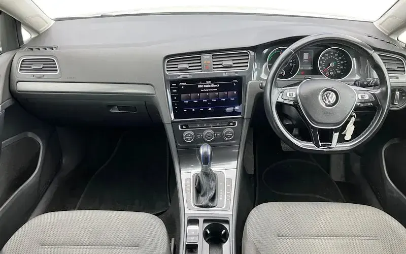 Używany VW e-Golf 99 kW (135 KM) 2018 Biały Hatchback