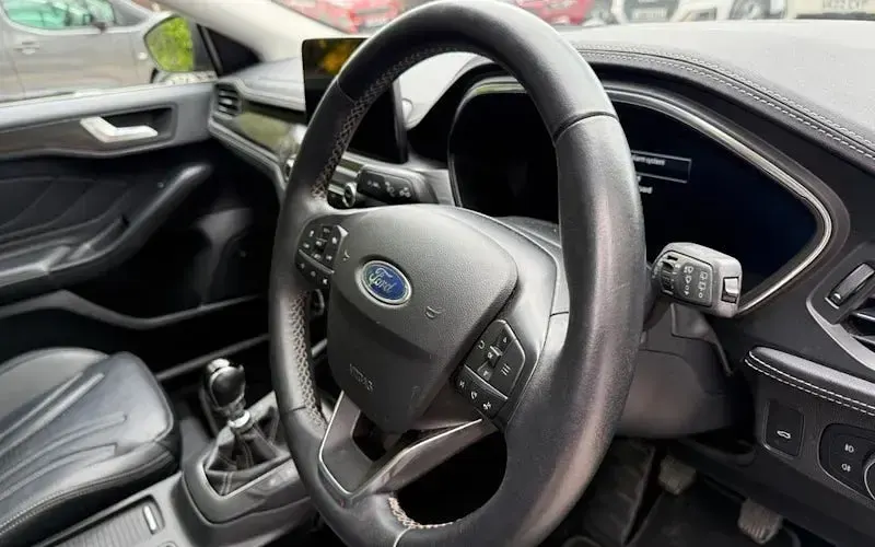 Używany Ford Focus Vignale 155 KM (114 kW) 2020 Niebieski Kombi