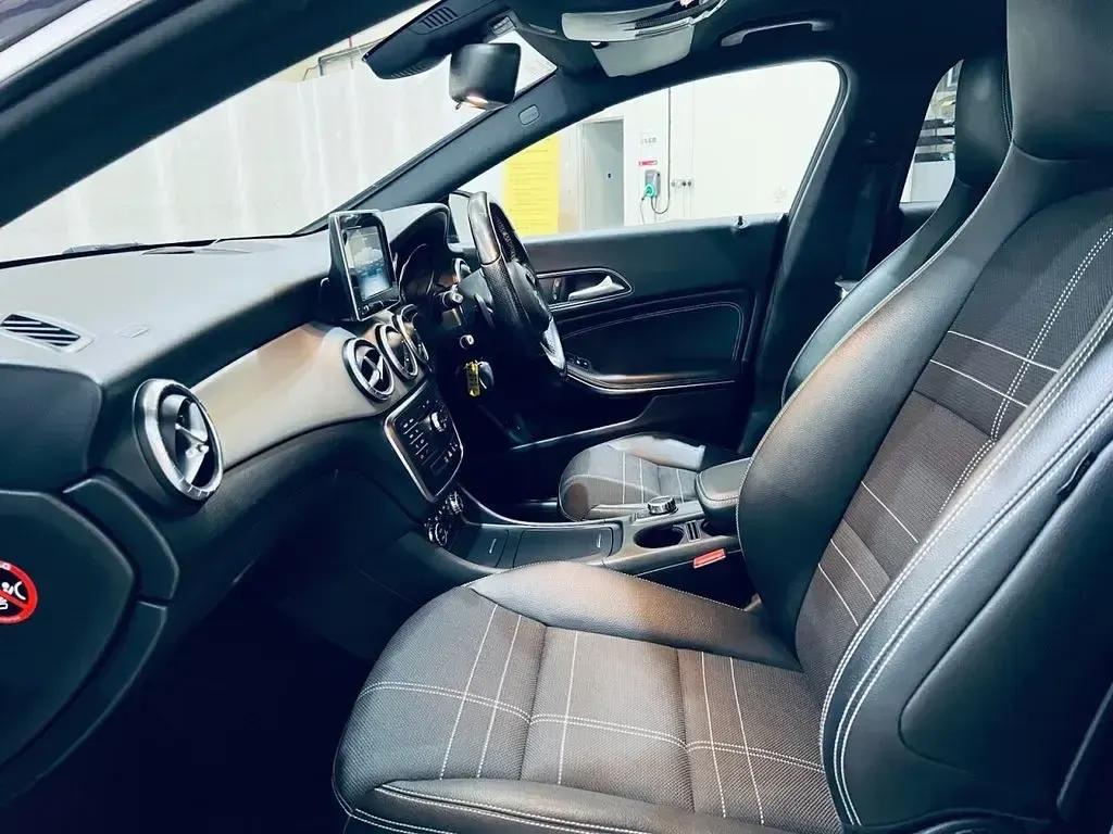 Used Mercedes CLA220 177 HP (130 kW) 2015 Purple Coupe