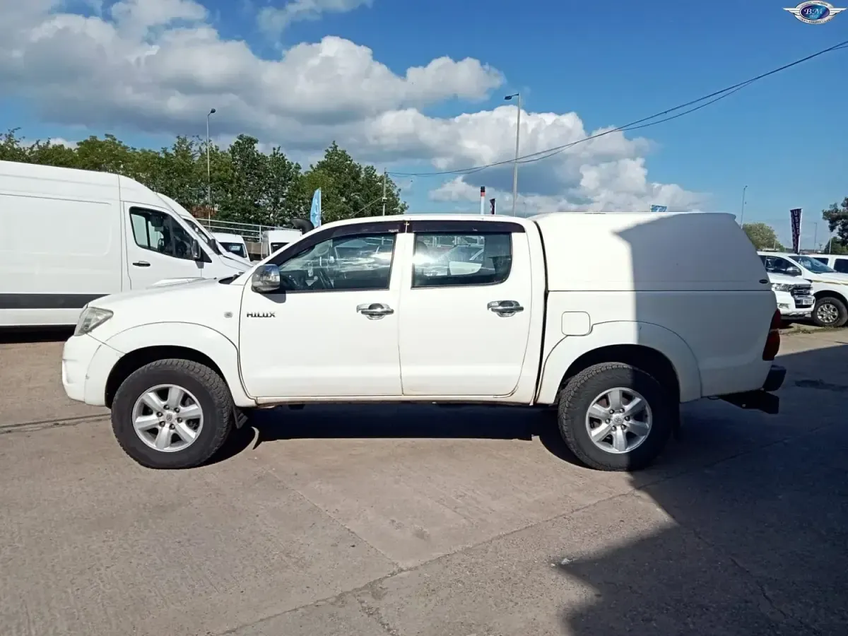 Second-hand Toyota HiLux 2011 Alb Pickup