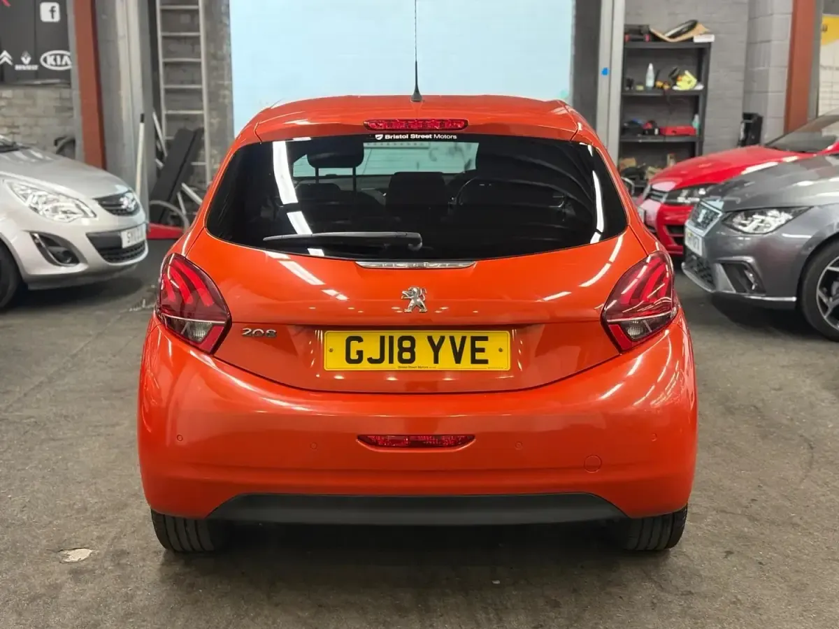 Second-hand Peugeot 208 Allure 2018 Portocaliu Hatchback