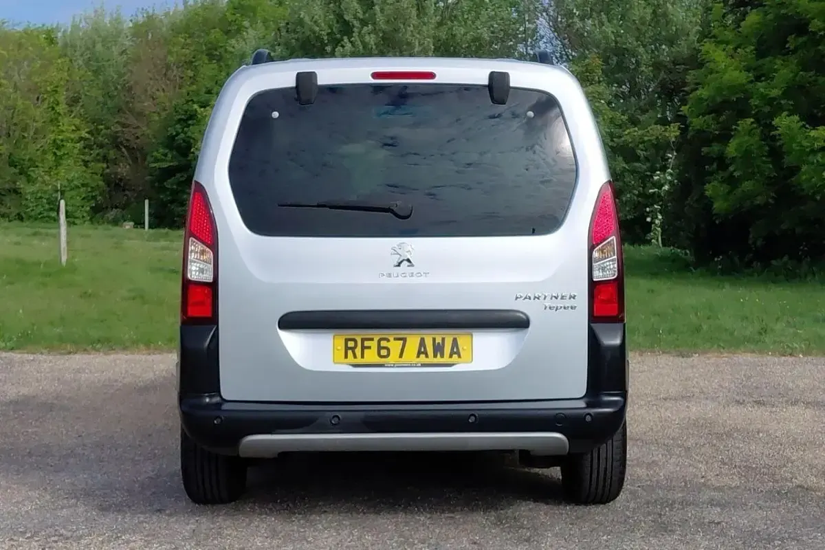 Gebraucht Peugeot TePee Outdoor 98 PS (72 kW) 2018 Grau Van / Kleinbus