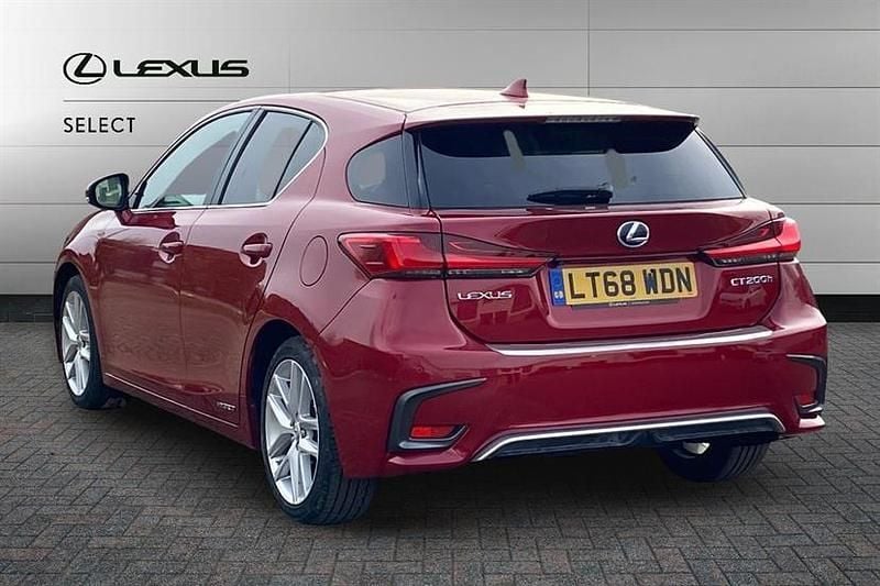 Used Lexus CT200h 136 HP (100 kW) 2018 Red Hatchback