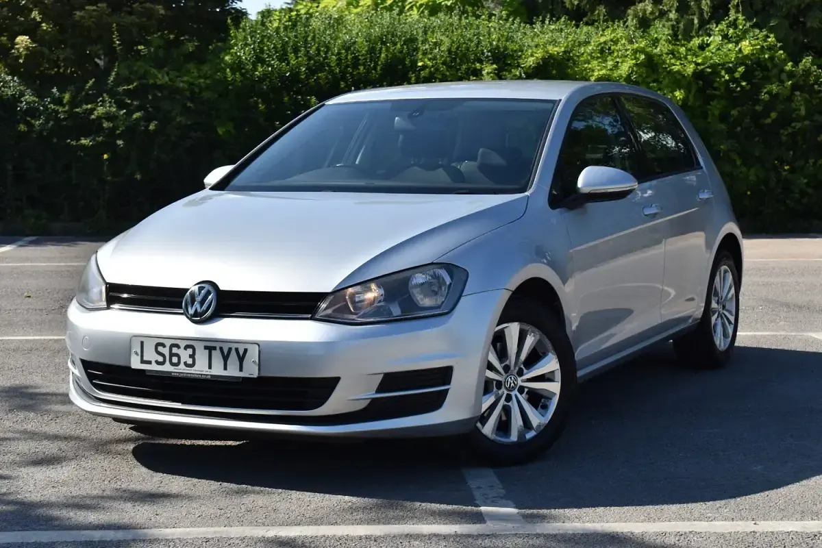 Used VW Golf VII SE 105 HP (77 kW) 2013 Silver Hatchback