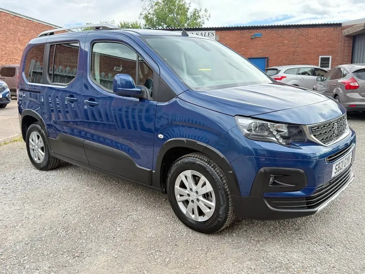 Used Peugeot Rifter Allure 100 HP (73 kW) 2021 Blue MPV