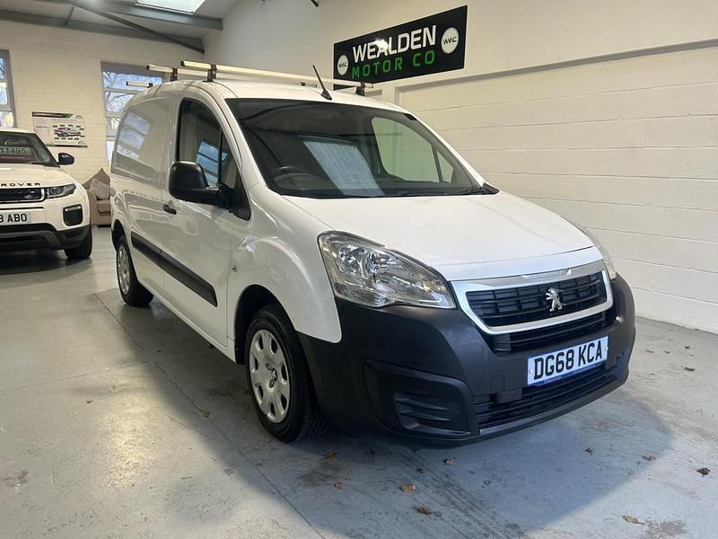White Used 2018 Peugeot Partner S MPV | £5,495 (Fair price) - Image 1/4