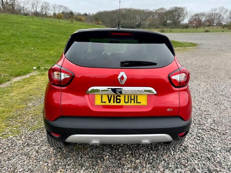 Used Renault Captur Signature 90 HP (66 kW) 2016 Red/black SUV