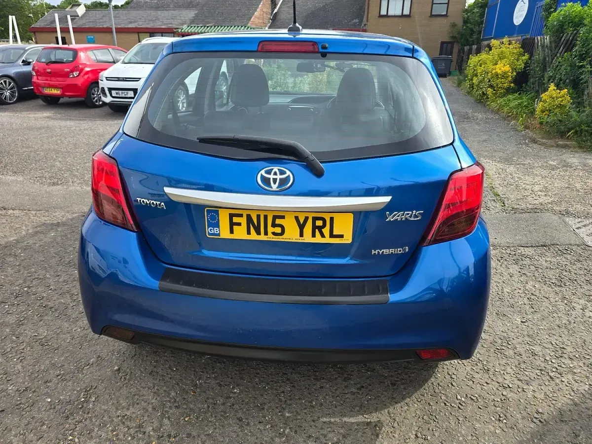 Used Toyota Yaris Hybrid 2015 Blue Hatchback