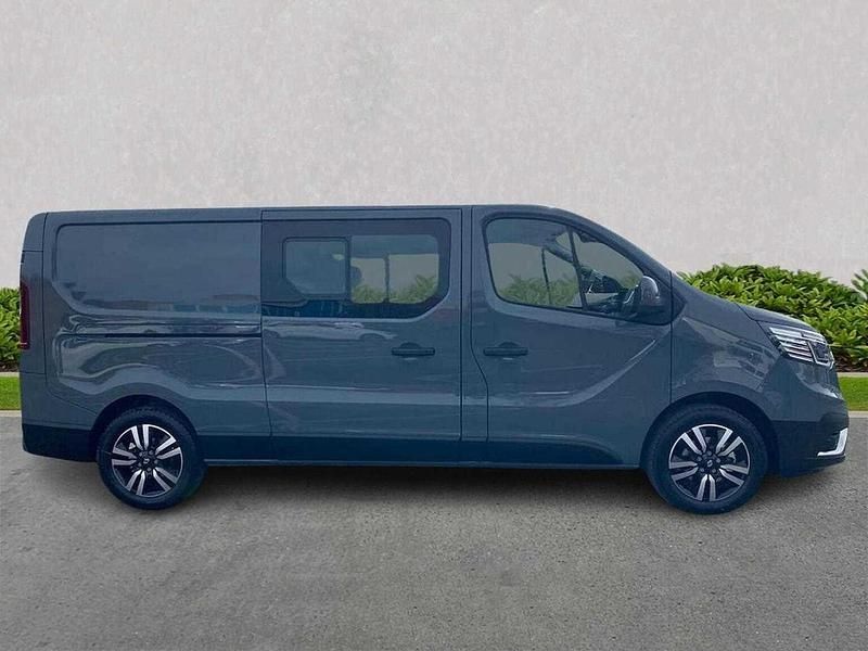 Used Renault Trafic 170 HP (125 kW) 2025 Grey  MPV
