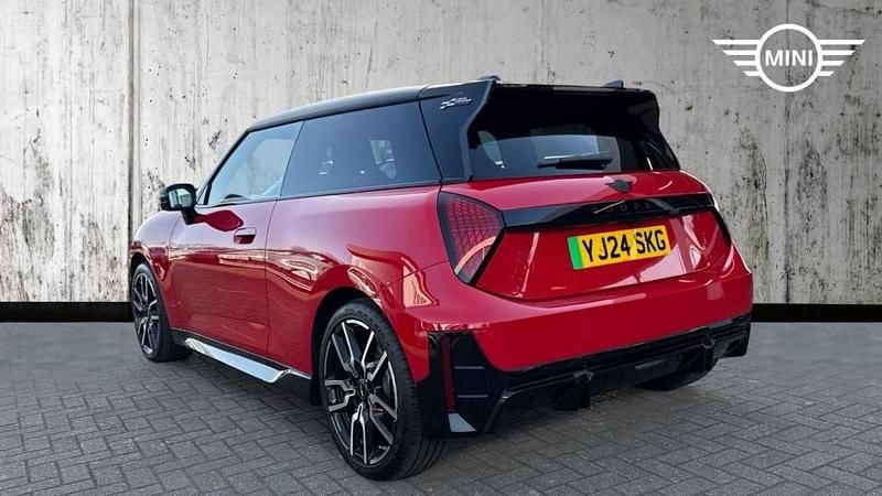 Used Mini Cooper Hatch 133 kW (181 HP) 2024 Red Hatchback