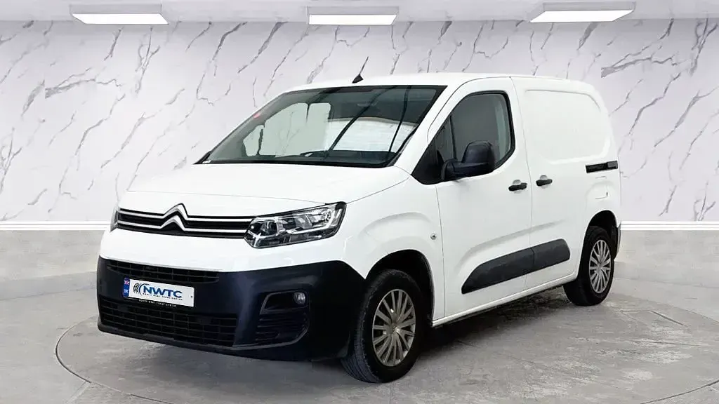 Used Citroën Berlingo 75 HP (55 kW) 2021 White MPV