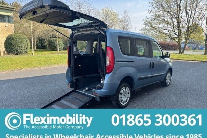 Blue Used 2015 Fiat Doblò Easy MPV | £9,950 (Good price) - Image 1/1