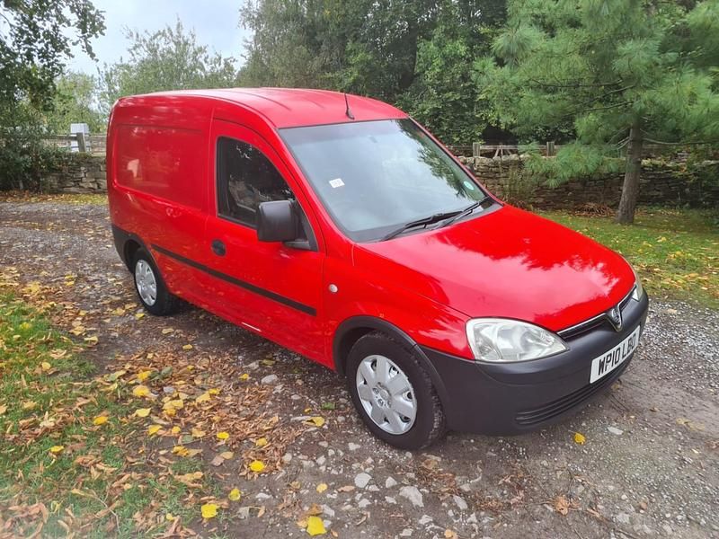 Red Used 2010 Vauxhall Combo MPV | £2,950 (Fair price) - Image 1/4
