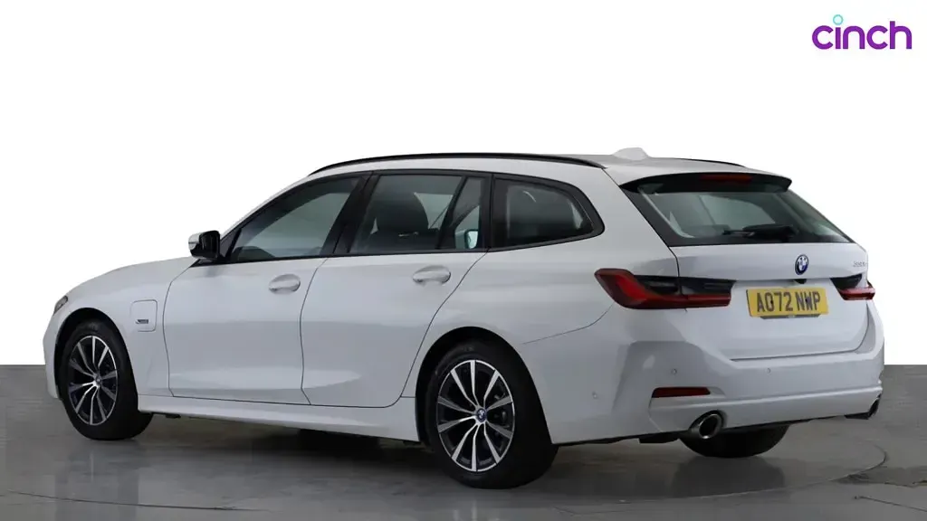 Used BMW 330e Sport Line 292 HP (214 kW) 2022 White Estate