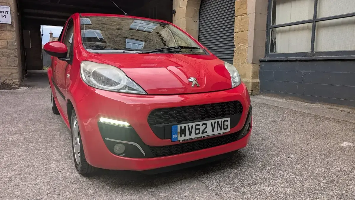 Used Peugeot 107 Allure 68 HP (50 kW) 2012 Red Hatchback