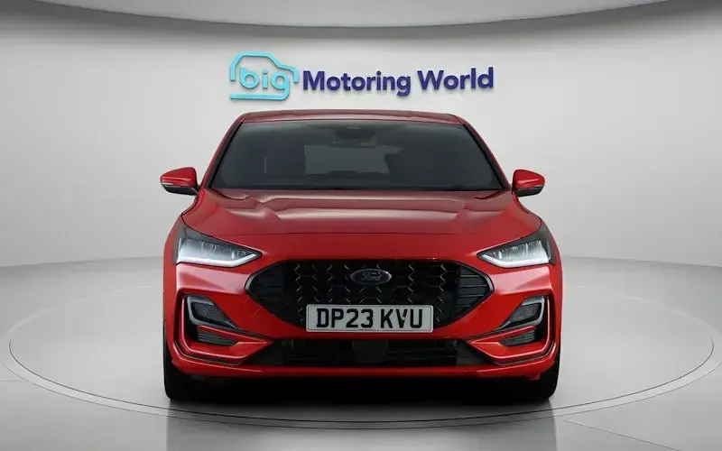 Used Ford Focus ST-Line 125 HP (91 kW) 2023 Red Hatchback