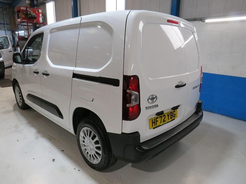 Used Toyota Proace 101 HP (74 kW) 2022 White MPV