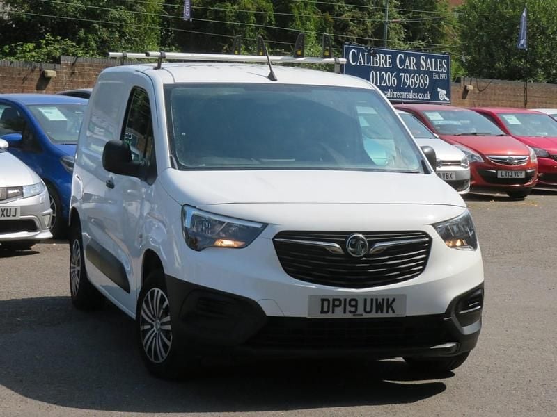 White Used 2019 Vauxhall Combo Edition MPV | £7,495 (Fair price) - Image 1/4