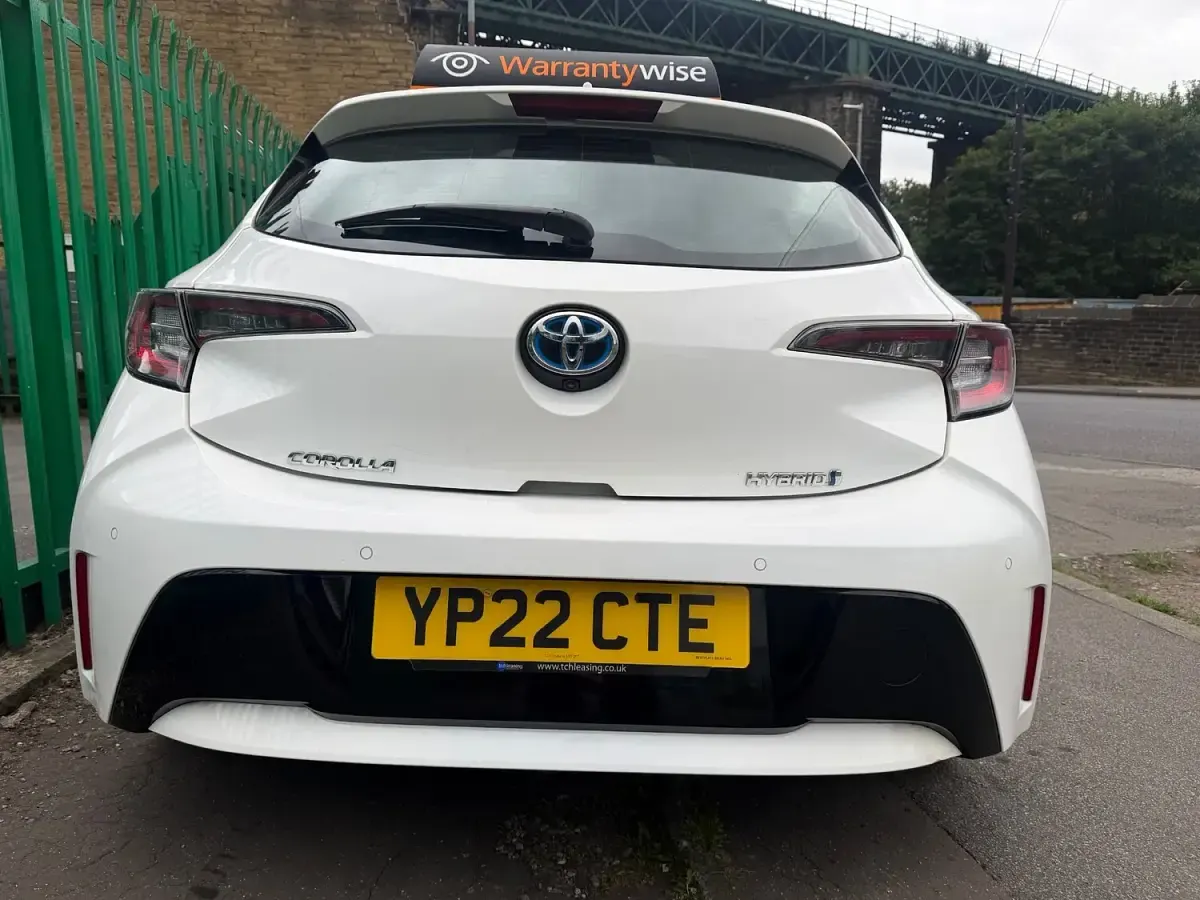 Used Toyota Corolla 120 HP (88 kW) 2022 White Hatchback