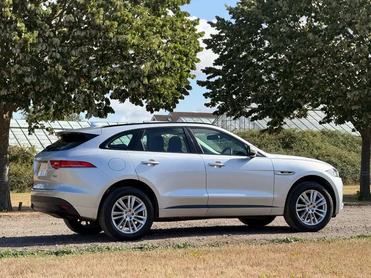 Used Jaguar F-Pace R-Sport 180 HP (132 kW) 2018 Silver SUV