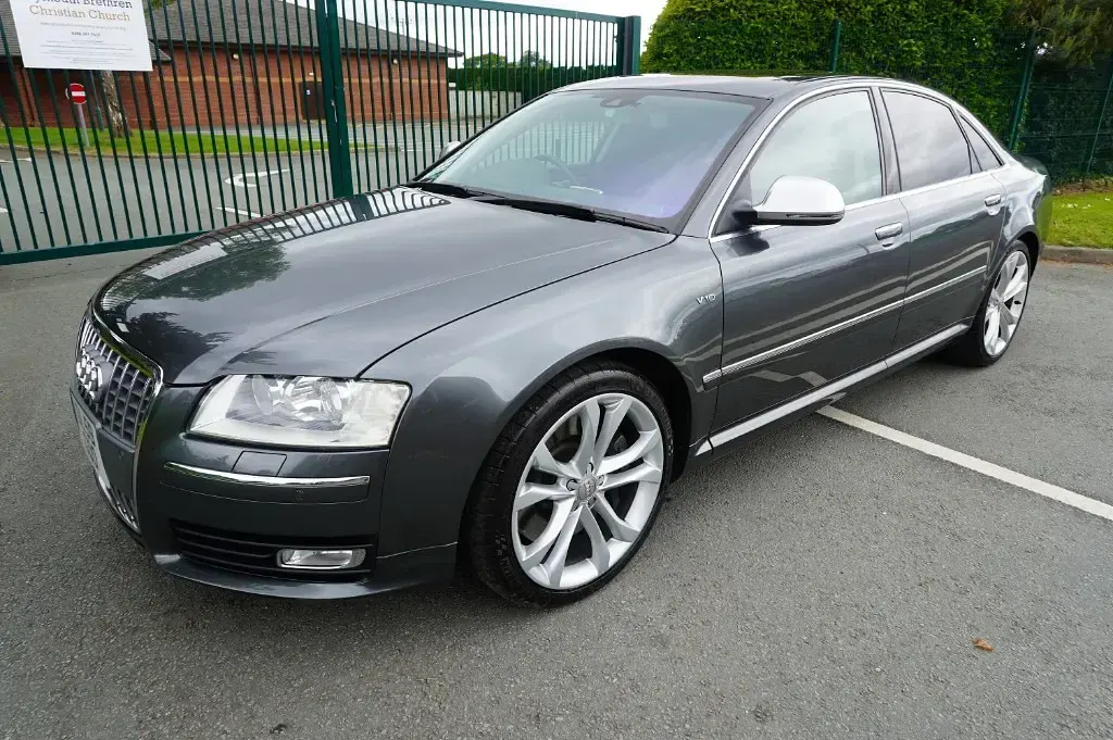 Usado Audi S8 Business 450 CV (330 kW) 2010 Gris Berlina