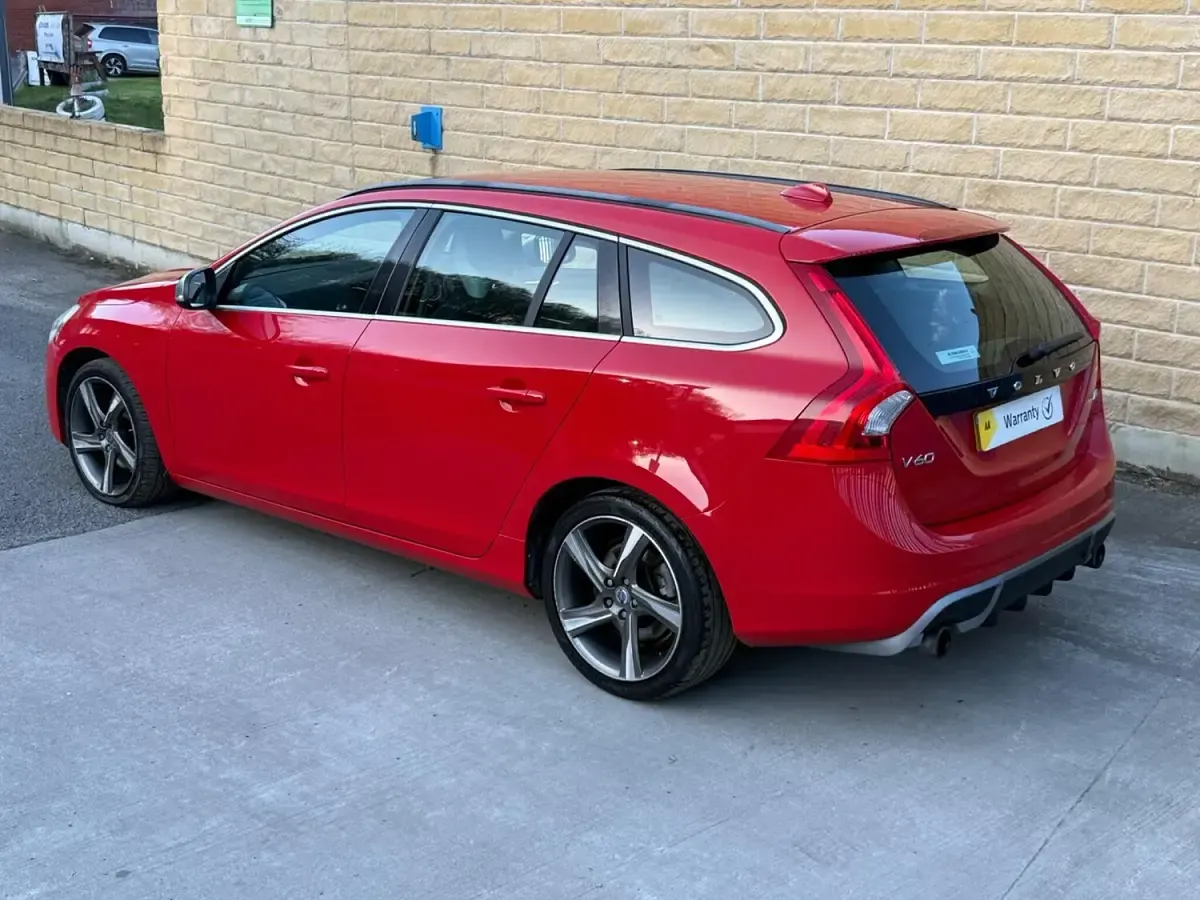 Used Volvo V60 R-Design 180 HP (132 kW) 2013 Red Estate