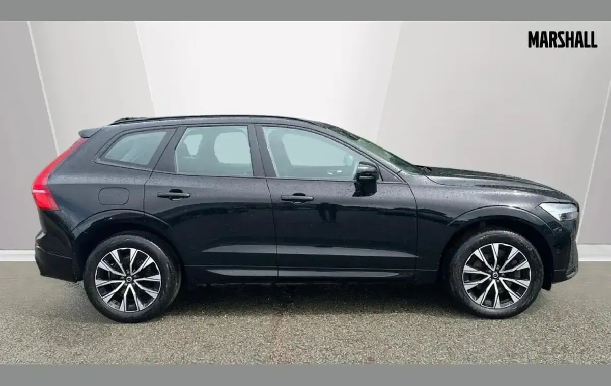 Second-hand Volvo XC60 Plus 197 CP (144 kW) 2022 Negru SUV
