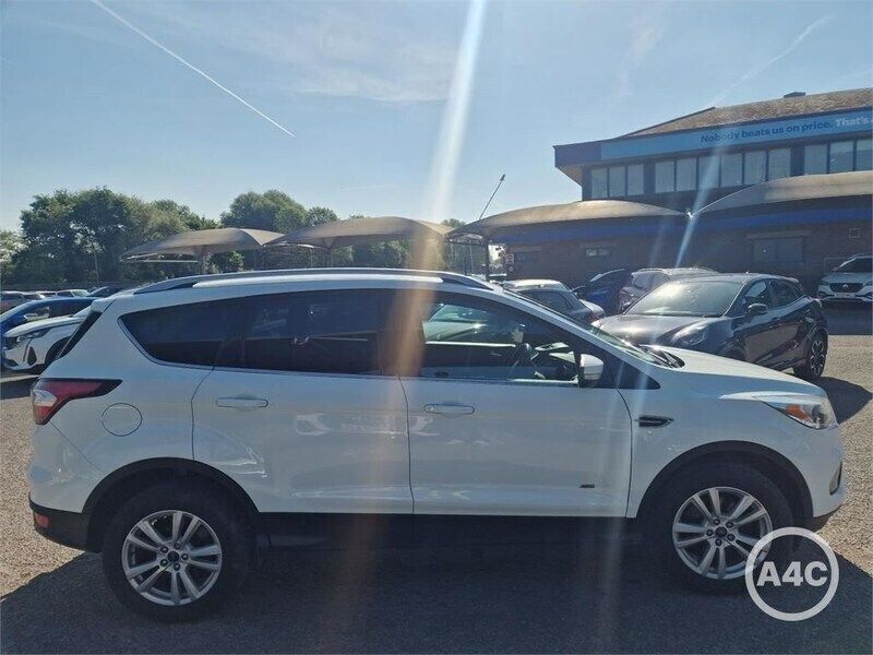 Frozen white Used 2017 Ford Kuga Zetec SUV | £8,975 (Fair price) - Image 1/4