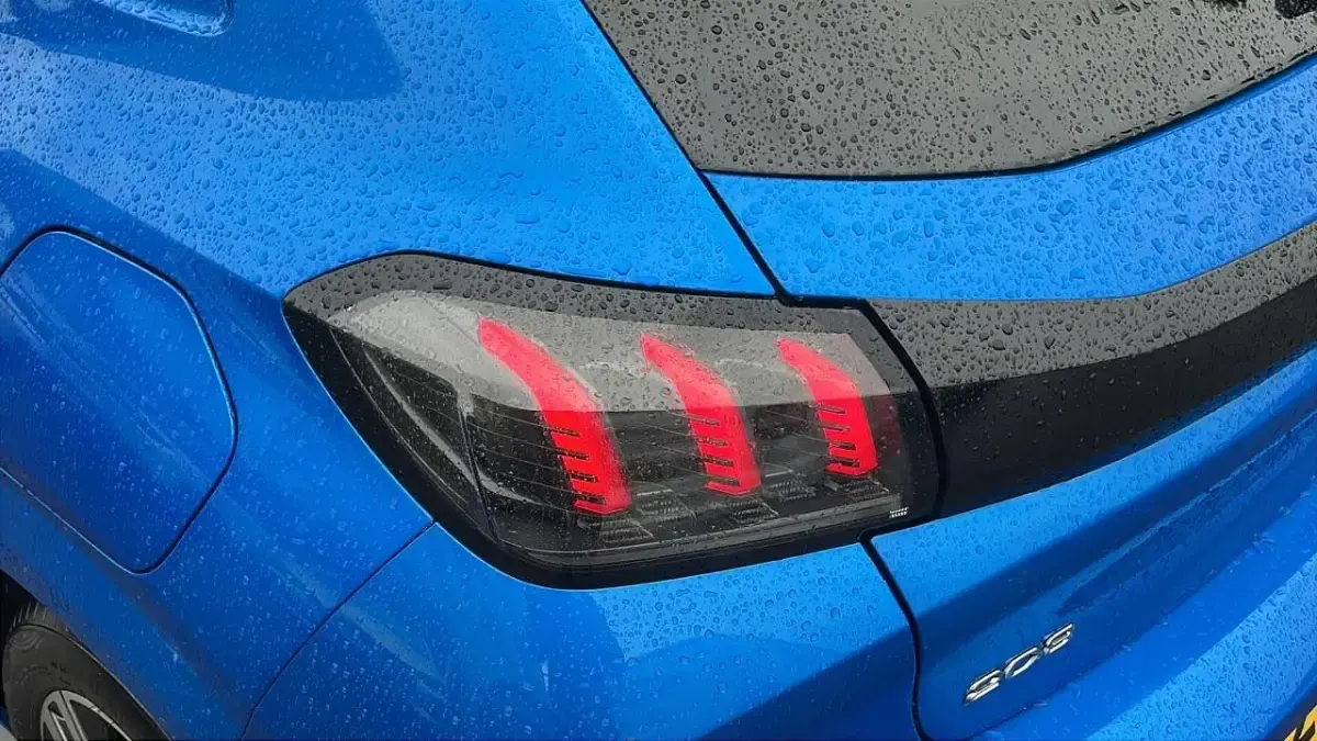 Used Peugeot 208 Allure Premium 129 HP (94 kW) 2022 Blue Hatchback