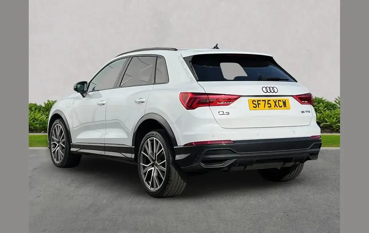 Begagnad Audi Q3 Black Edition 150 HK (110 kW) 2025 Vit SUV