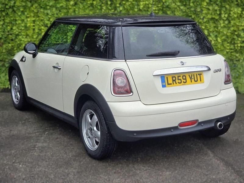 Used Mini Cooper Hatch 2009 White Hatchback